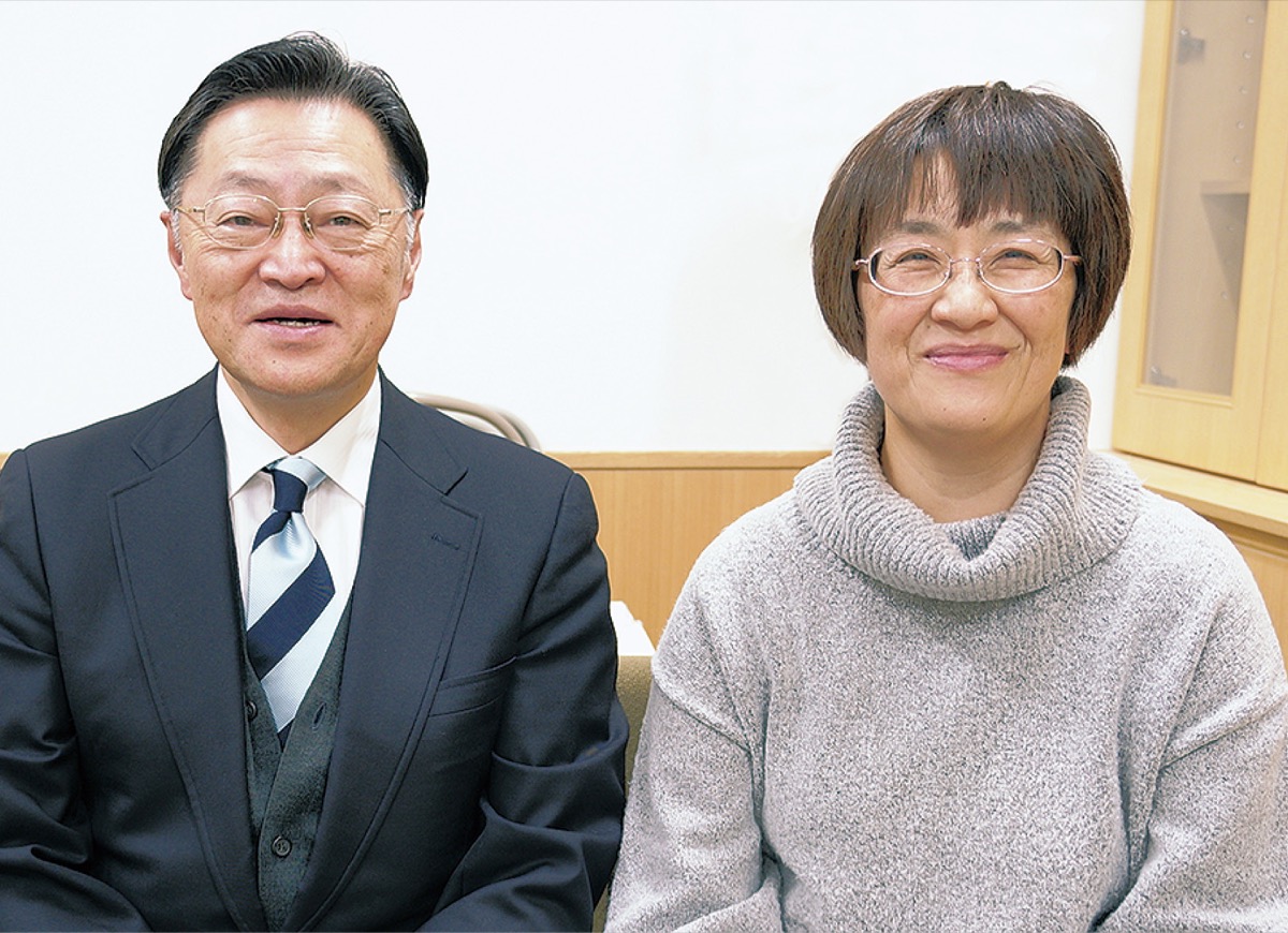 小山会長（左）と東城さん