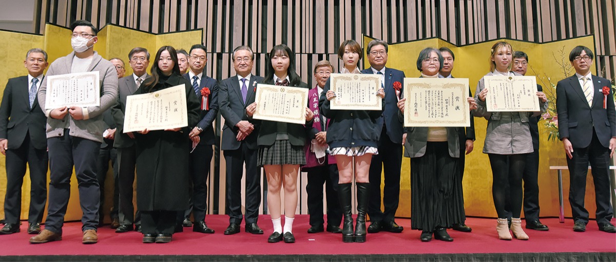 コンペ受賞者と関係者ら