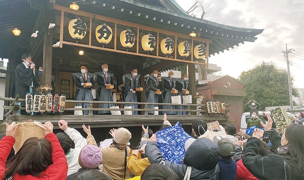 多賀神社の豆まき