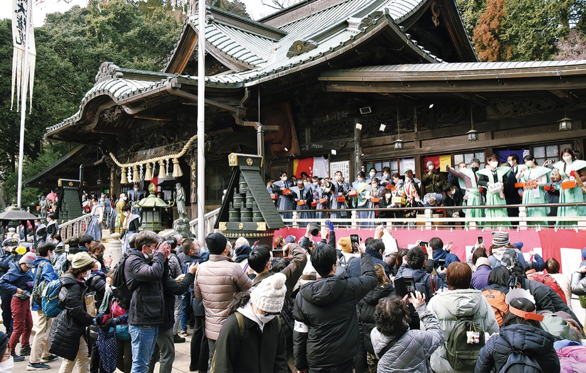 高尾山薬王院で行われた豆まき式＝第５回、午後２時ごろ