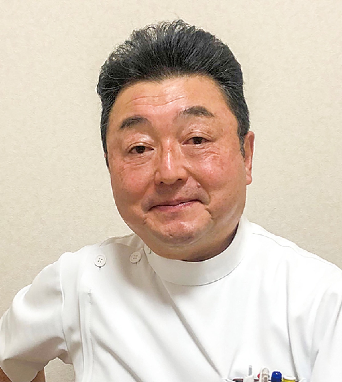 取材に応じる西島副会長