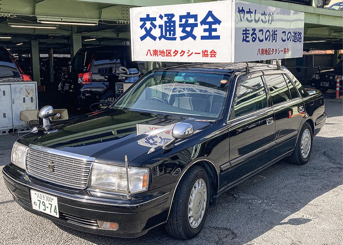 看板を設置した宣伝車両