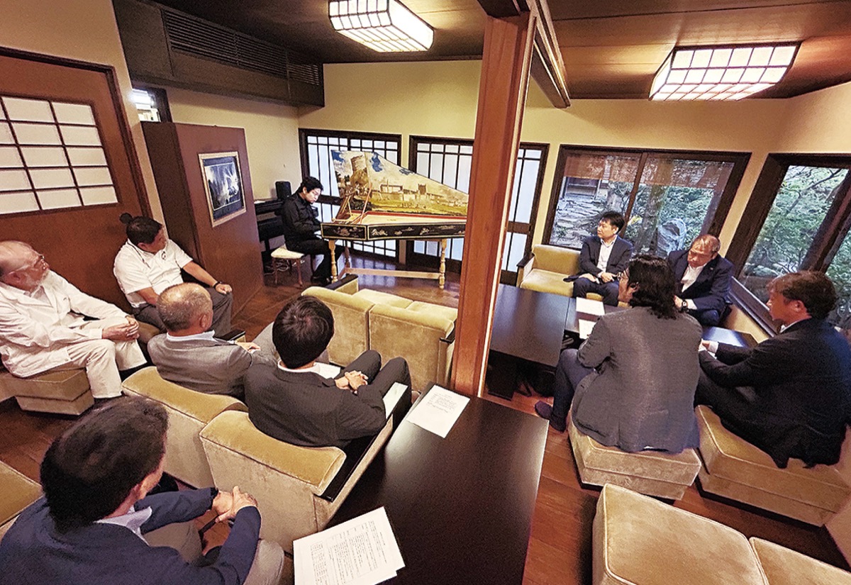 チェンバロ奏者の永野さんが演奏