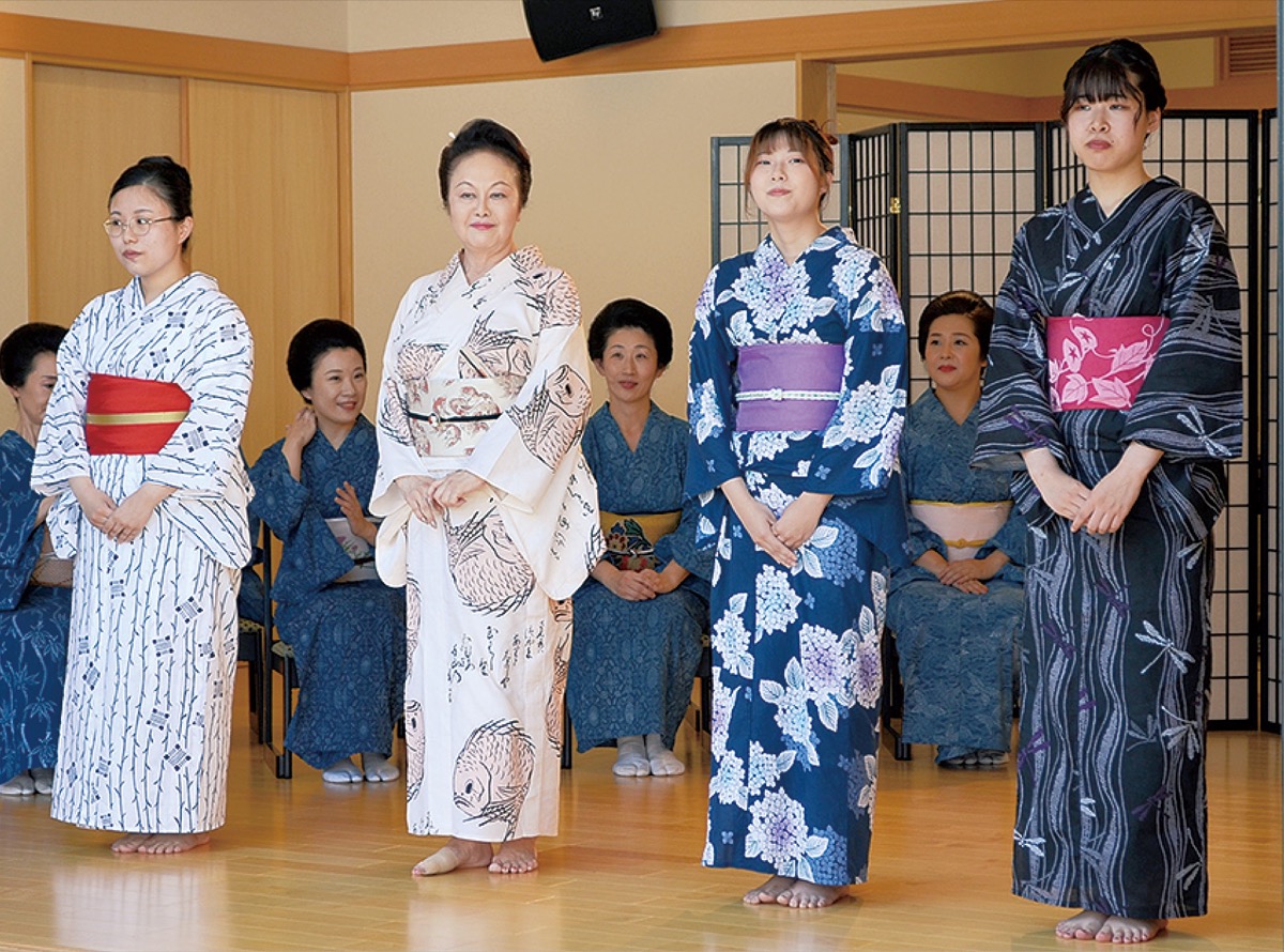伝統文化連携企画 念願の｢夏着物姿｣ 披露 桑都テラスで芸妓衆 | 八王子
