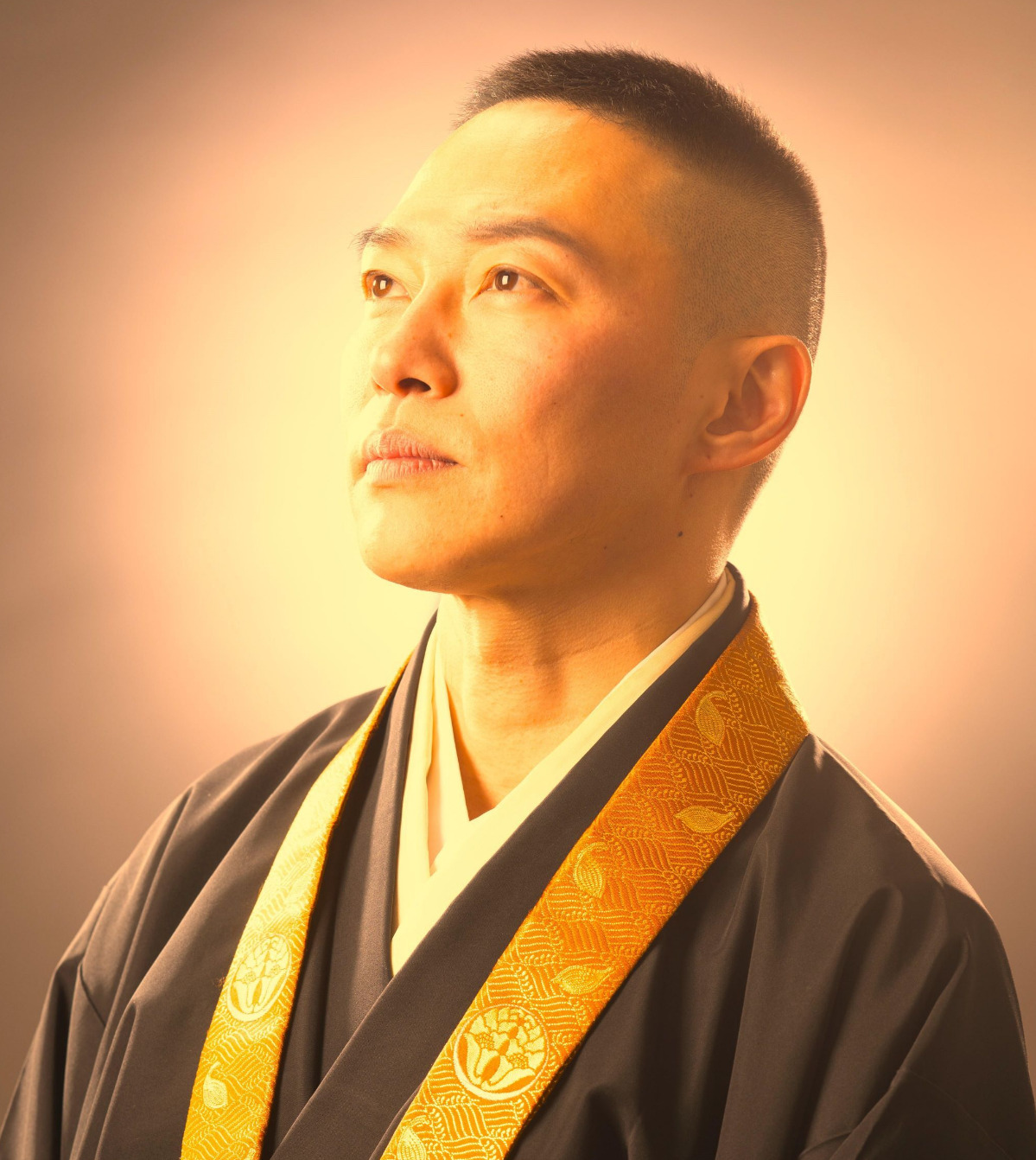 仏教・政治系インフルエンサーとしても活躍する豊島さん