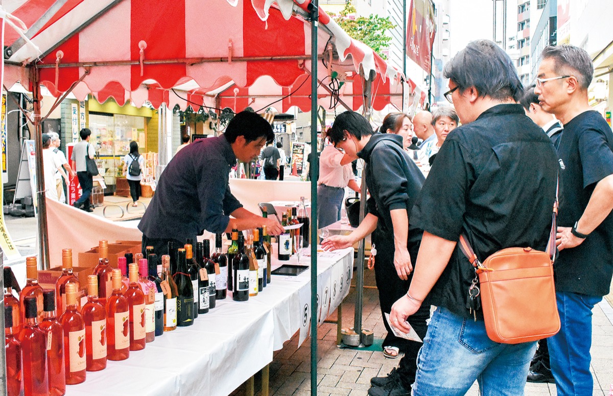 秋の味覚で賑わう｢街道市｣