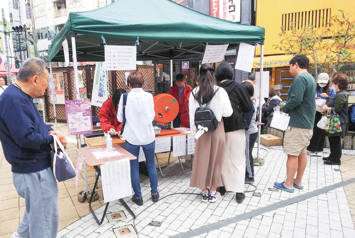 ユーロードでガラポン抽選会