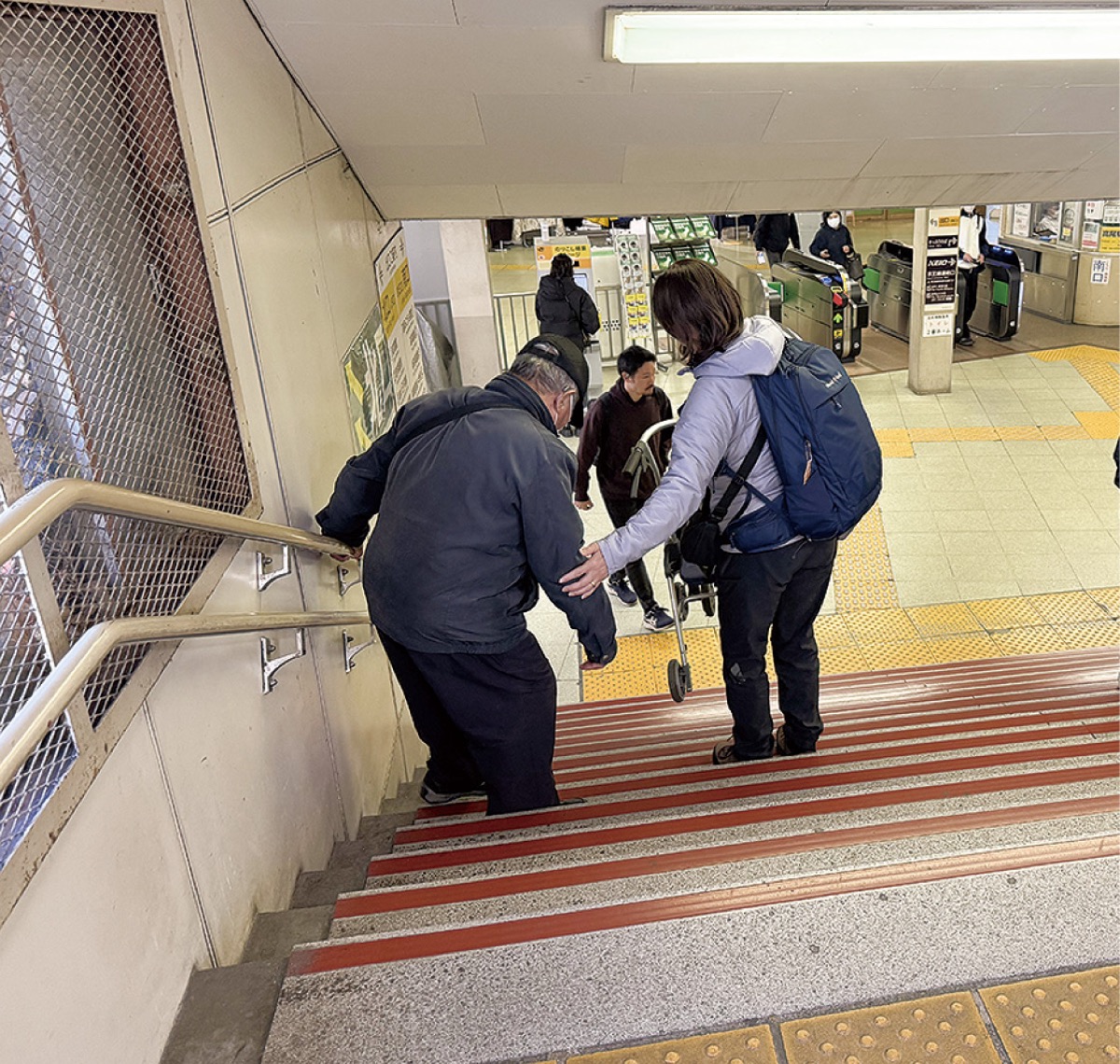 ＪＲ高尾駅南口の階段
