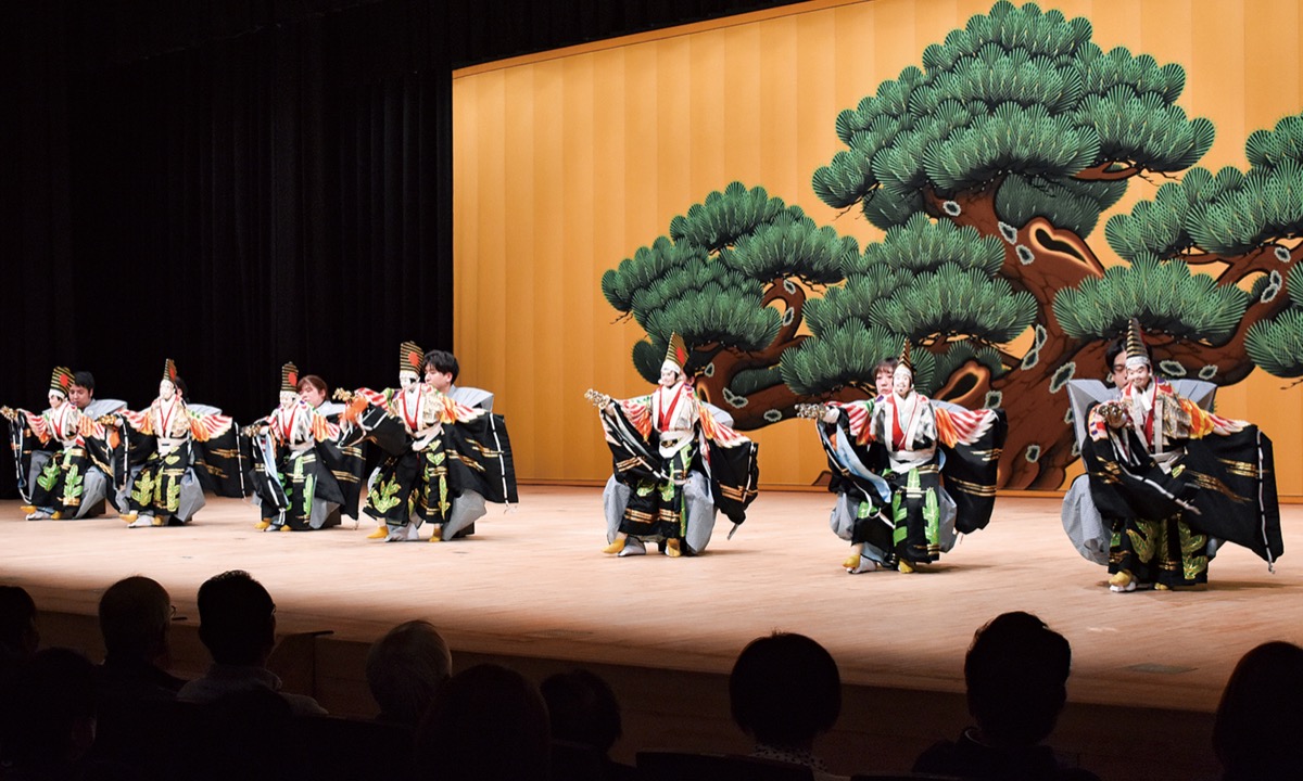 襲名披露公演、華やかに