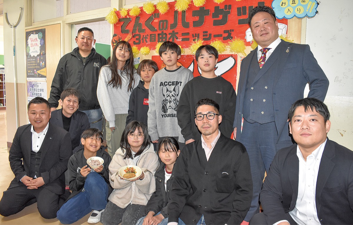 ３代目由木ニッシーズと八王子青年会議所の担当者ら