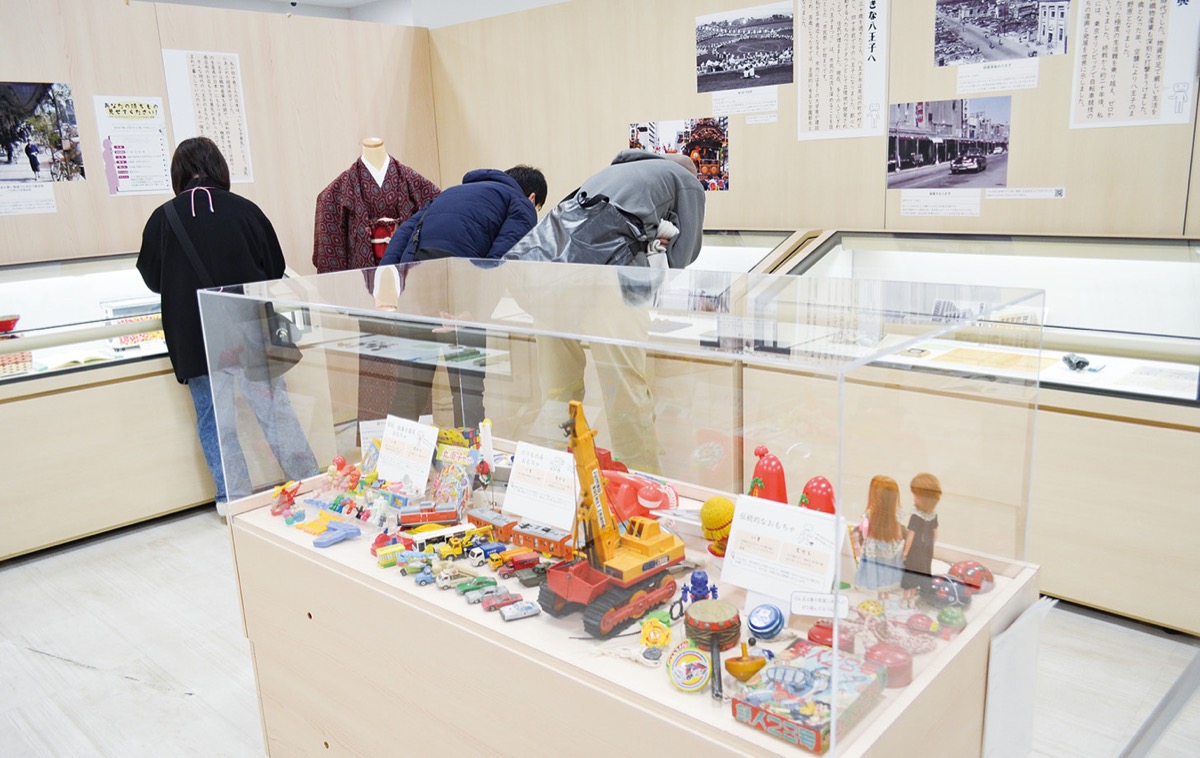 懐かしのおもちゃも展示