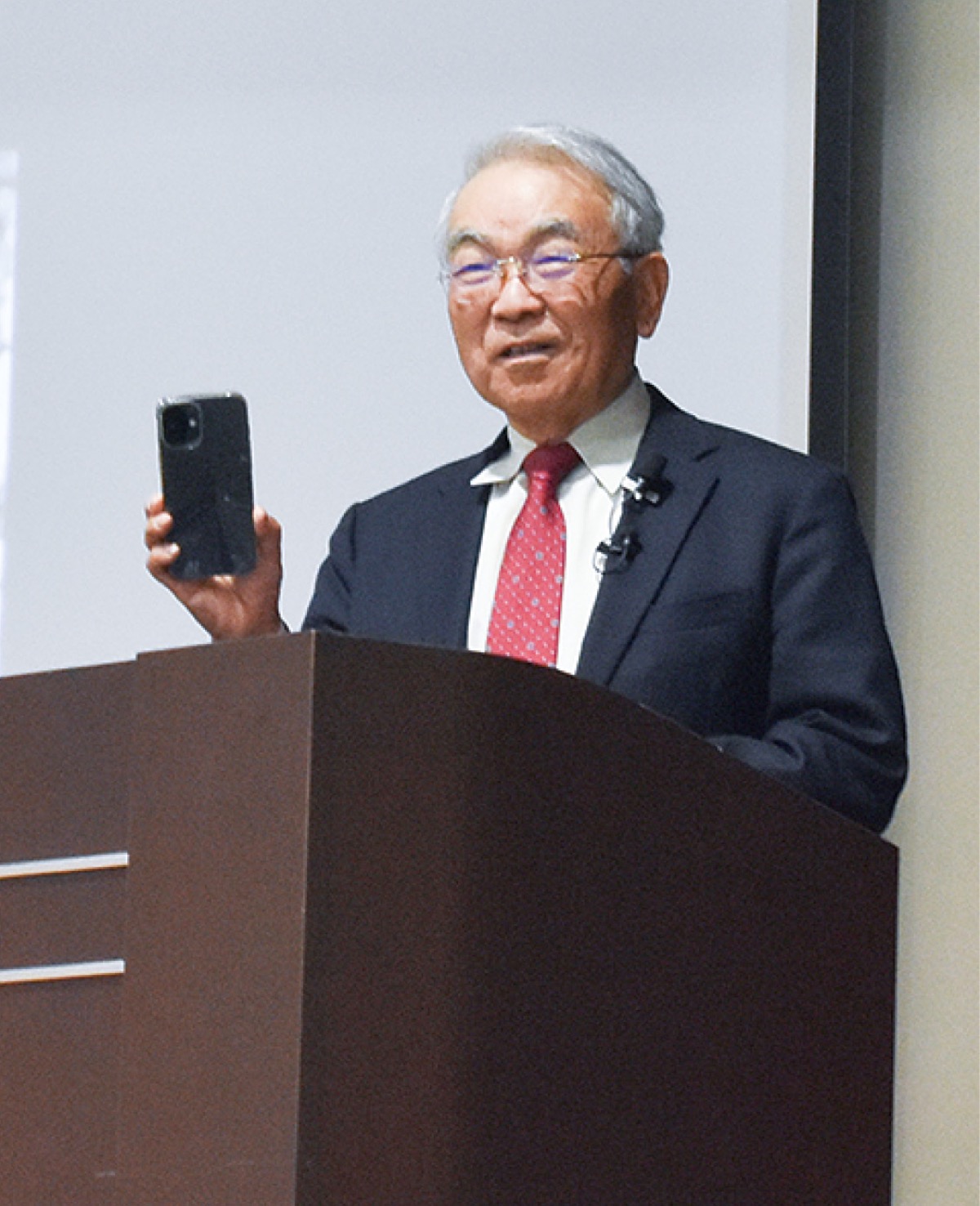 登壇した金出教授