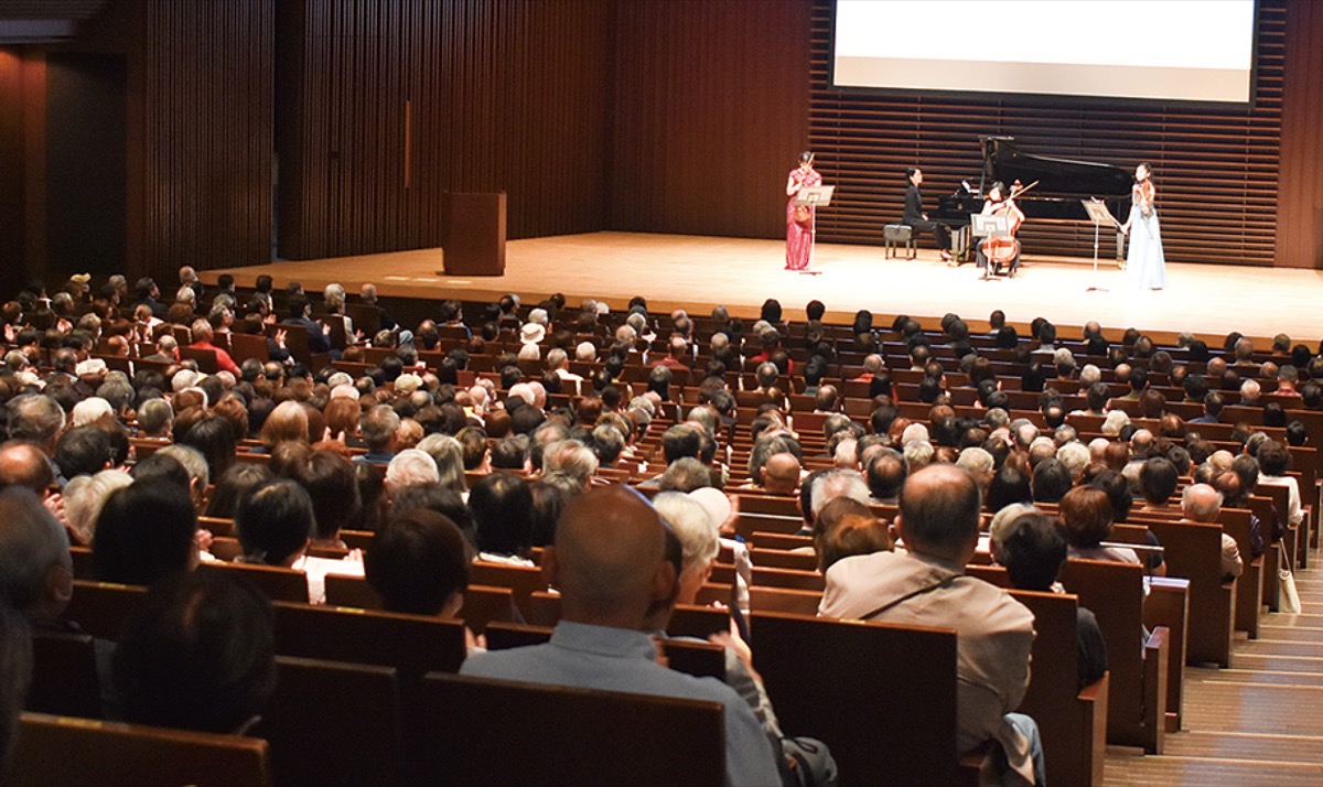 たくさんの人が耳を傾けた