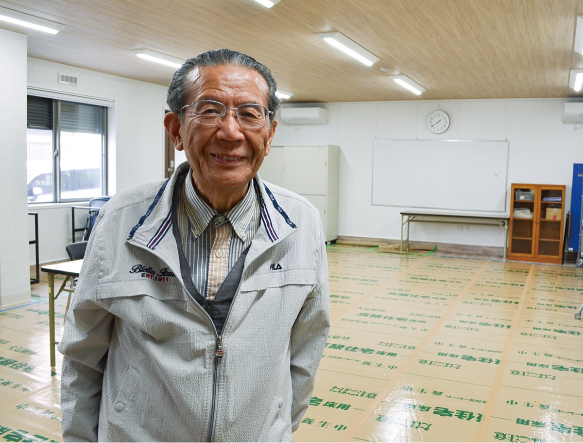 竣工したての館内で伊藤会長