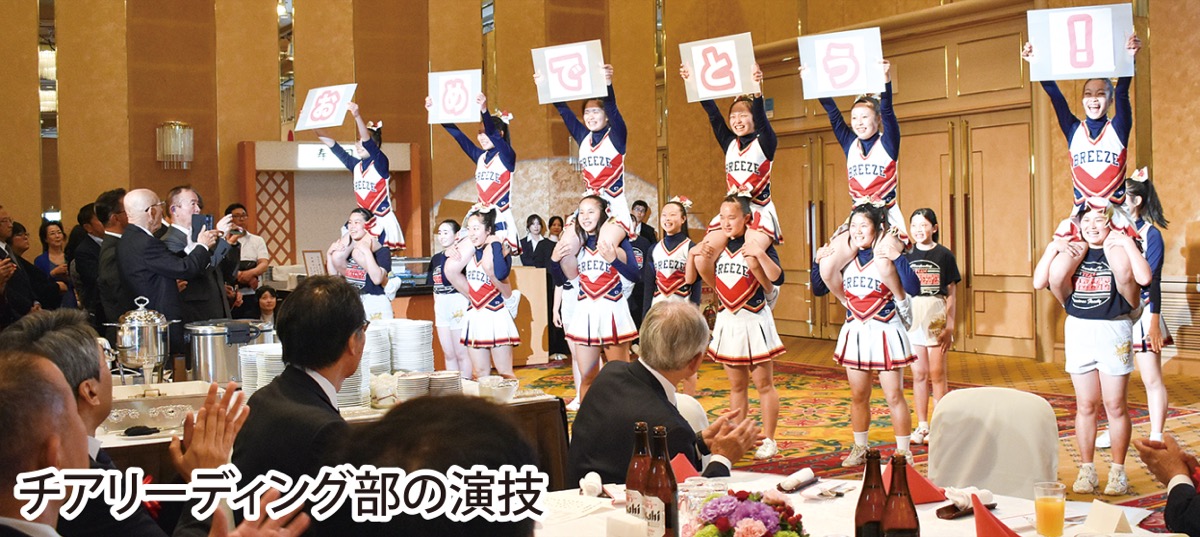 創立100周年記念式典、盛大に (写真2)