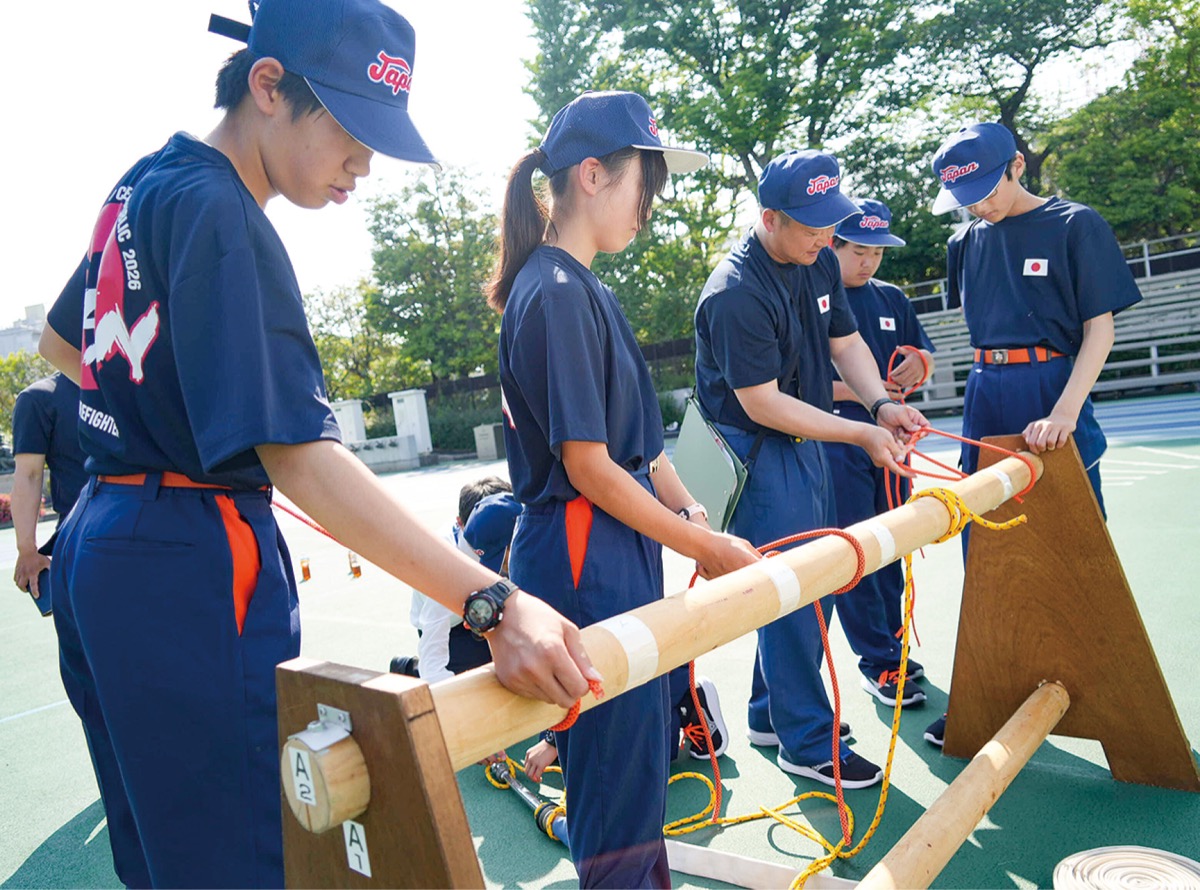 事前研修に取り組む団員たち