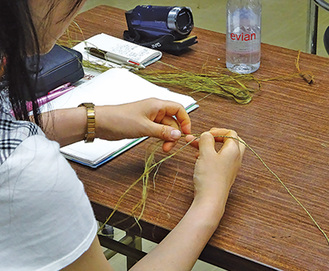 糸作りのようす