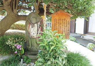 地蔵菩薩像（鶴牧・長坂橋笠地蔵）