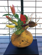 土器・生け花の「美」堪能