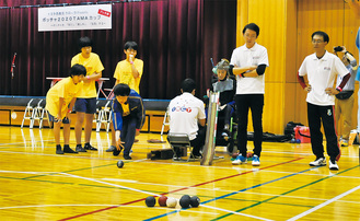 鶴牧中学校とインクルスポーツクラブ多摩で決勝が行われた