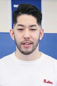 村岡 倫行――格闘技経験の無いまま、24歳で落合の格闘技ジム「トライデントジム」に入会。アマチュアで実績を重ね、2020年にプロデビュー。