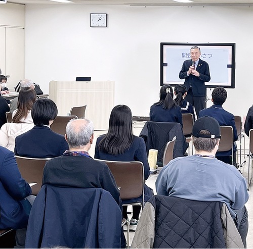 冒頭、あいさつする阿部裕行市長