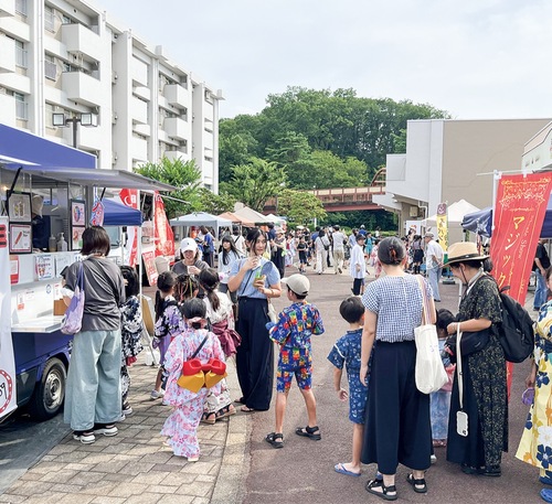 例年、明るい時間から賑わう夕涼み会