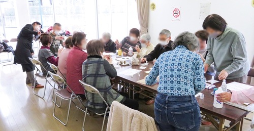 ｢ゆぎ保健室｣の一環で行われたアロマスプレー作り