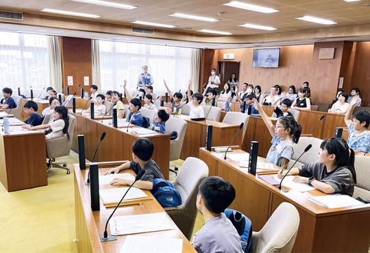 積極的に質問する参加者