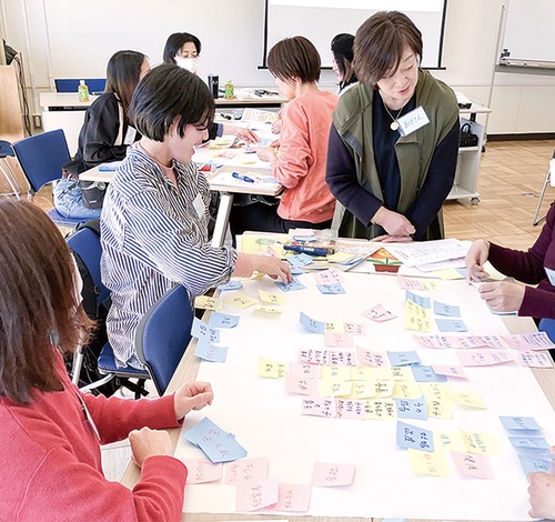 第五回「自分自身の宝物を考えよう」のワークの様子＝昨年度