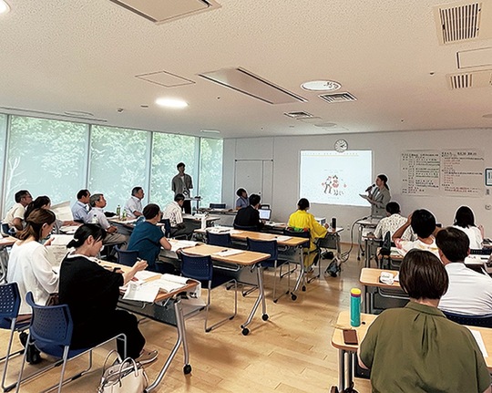 中央図書館で行われた公開プレゼン＝市提供