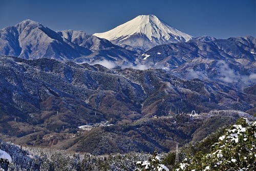 「山頂先のもみじ台より冬の富士山」＝樋口徹さん撮影