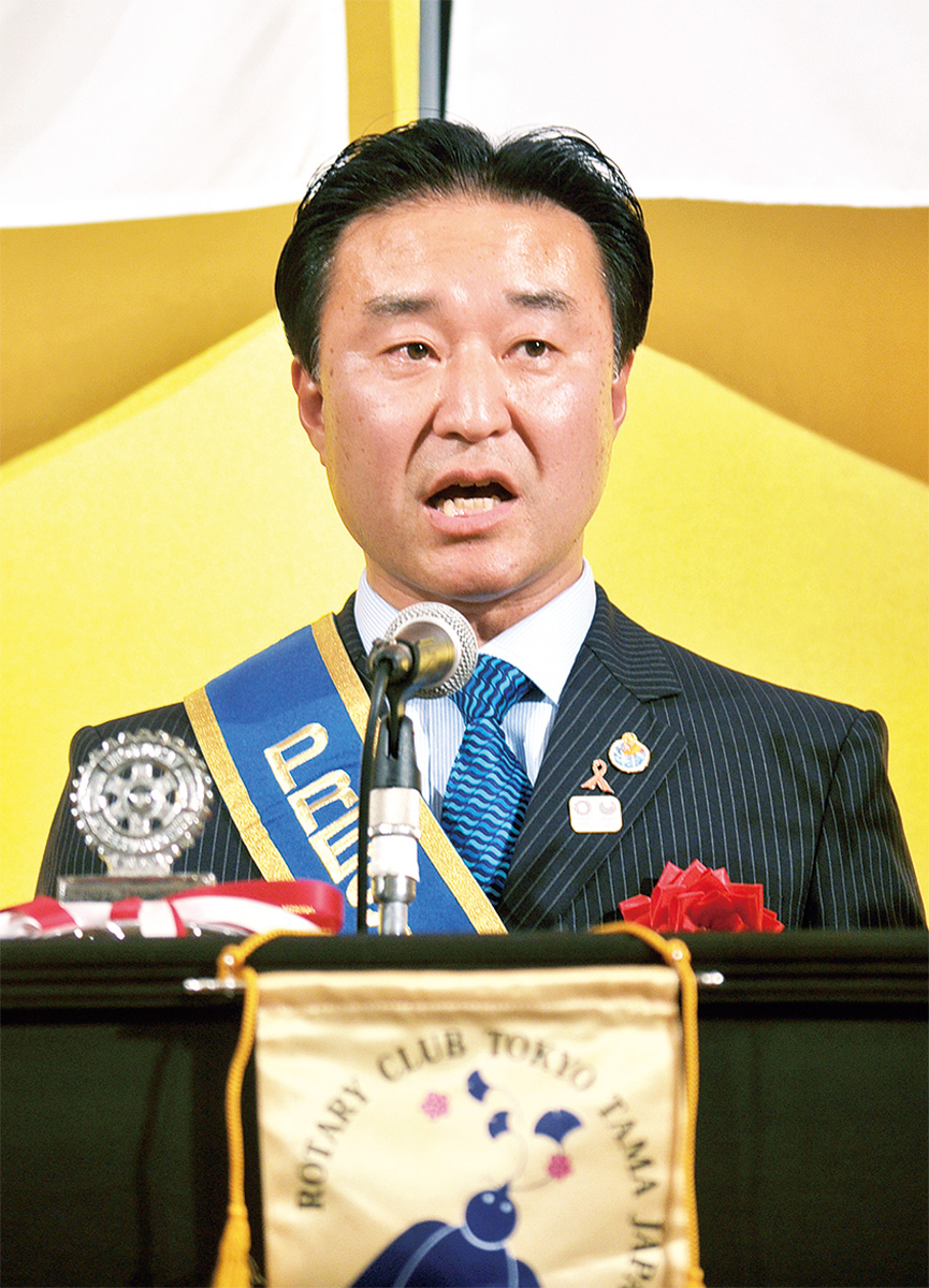 挨拶をする飯島会長