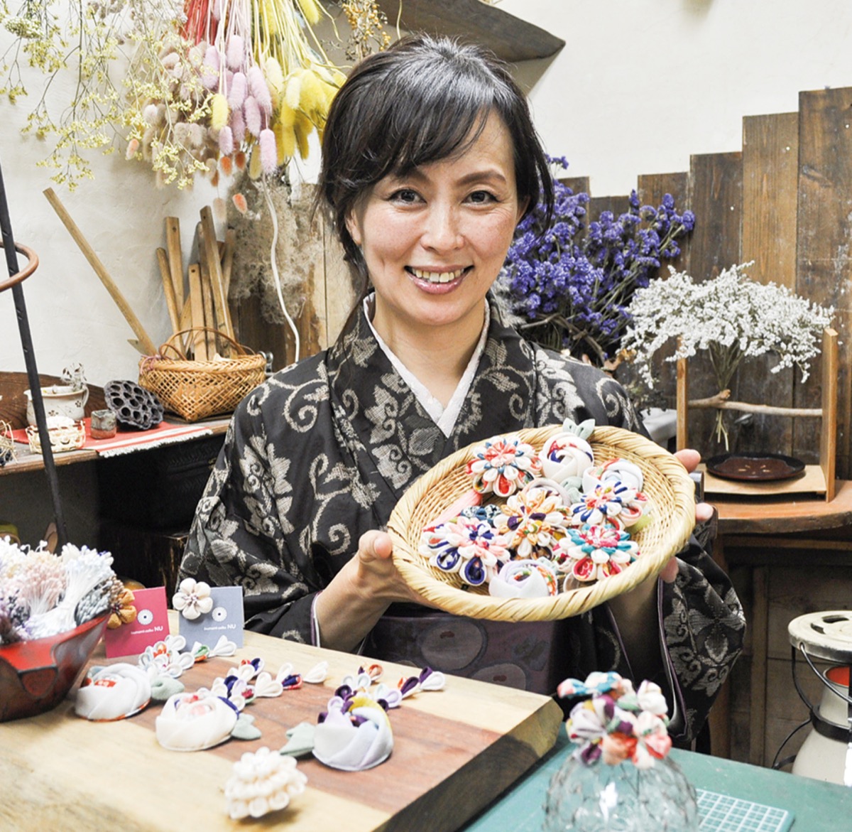 関戸在住森田満里奈さん 独自「つまみ細工」で世界に 京王ギャラリーで