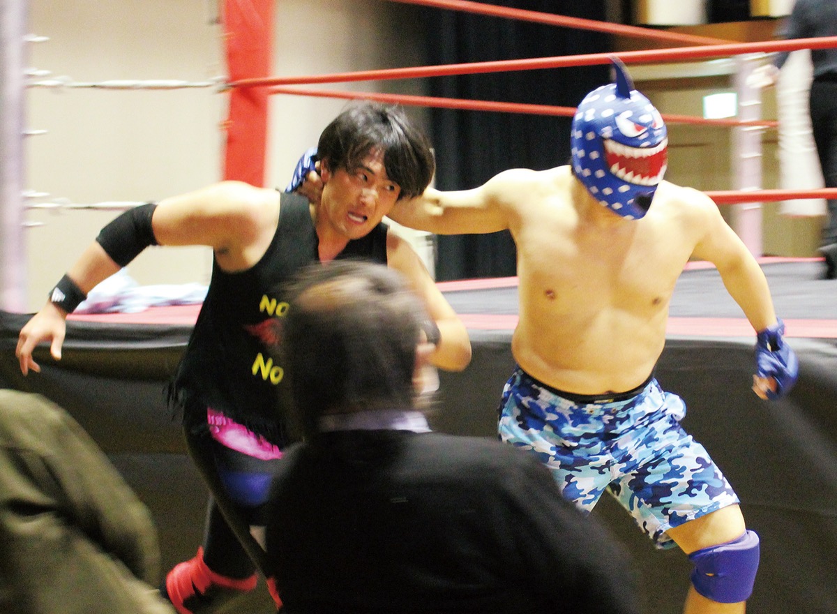 会場が沸いた場外乱闘のシーン