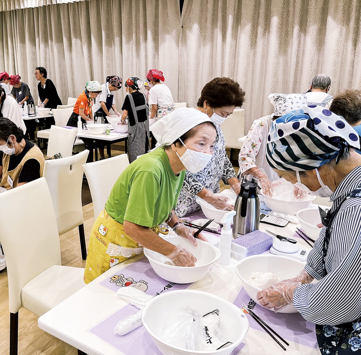 枕団子づくりで地域交流