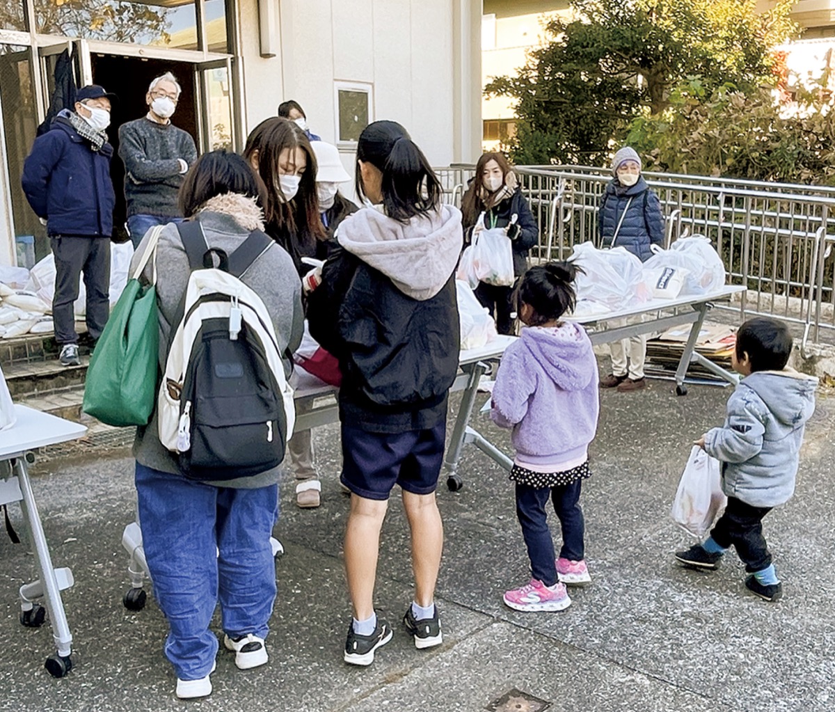 12月に食料等無料配布