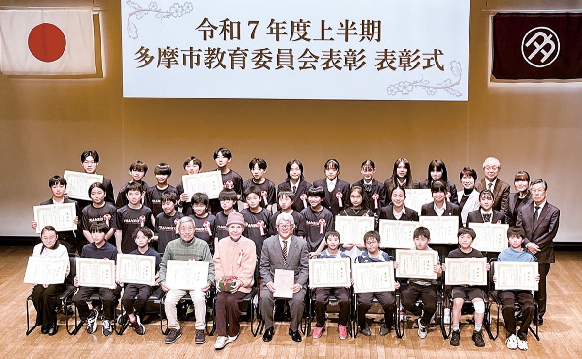 日頃の功績を称え表彰