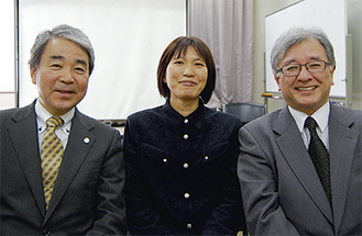 ユニットセンターの横田教授、川上講師、平原教授（左から）