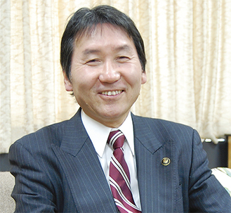 □大和市　大木哲市長／1948（昭和23）年生まれ。歯科医。46歳で横浜市青葉区から神奈川県議会議員に初当選。3期12年務めた。2007（平成19）年の大和市長選挙に出馬して初当選して大和市第14代目の市長に就任。2011（平成23）年の市長選挙で再選。現在2期目。