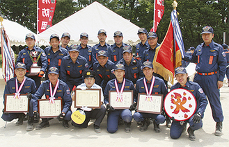 18人の団員が団結して優勝した消防団第2分団