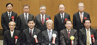 （前列左端）山口さん、（同右端）千葉さん、（後列左から）市原さん、永尾さん、小林さん、新海さん、梅田さん