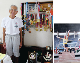 自宅には数えきれないほどのメダルが飾られている。右上のブーケは、大会から帰国後の機内でＣＡがお祝いで作ってくれたもの（左）綺麗なフォームでお気に入りの走り幅跳びの写真（右）
