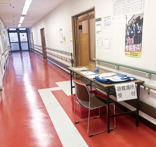 保健福祉センターに設置された避難場所＝提供