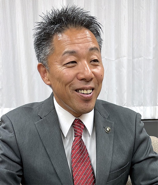 新たな一年の抱負を語る古谷田市長