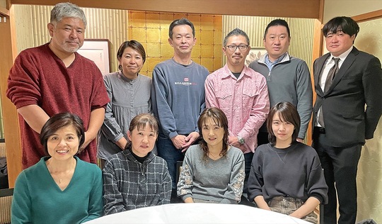 大和マイスターズクラブのメンバーら（前列右から2人目が高下会長）＝1月27日・北京飯店で