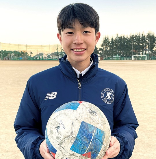 交流戦での健闘を誓った水谷さん＝10日・大和高校グラウンドで