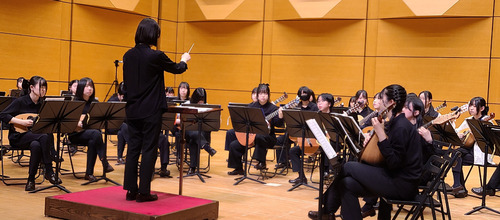 演奏の様子＝写真提供