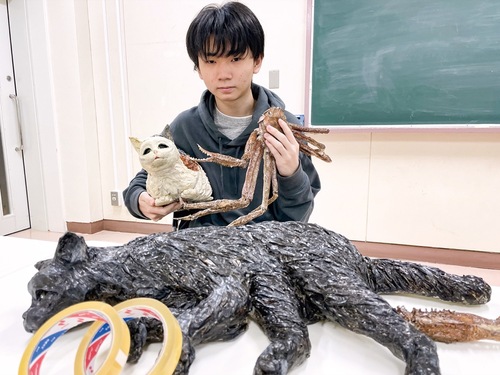 今まで手掛けた作品を紹介する荻野さん