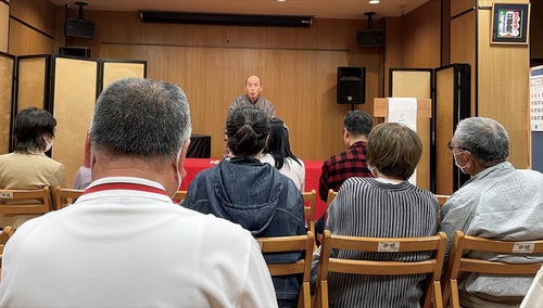 多くの観客で会場はいっぱいに